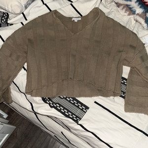 Brown cropped sweater with v neck
